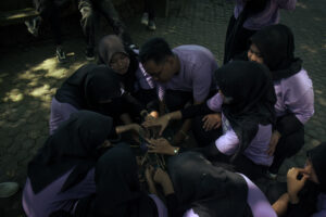 peserta kegiatan outbound